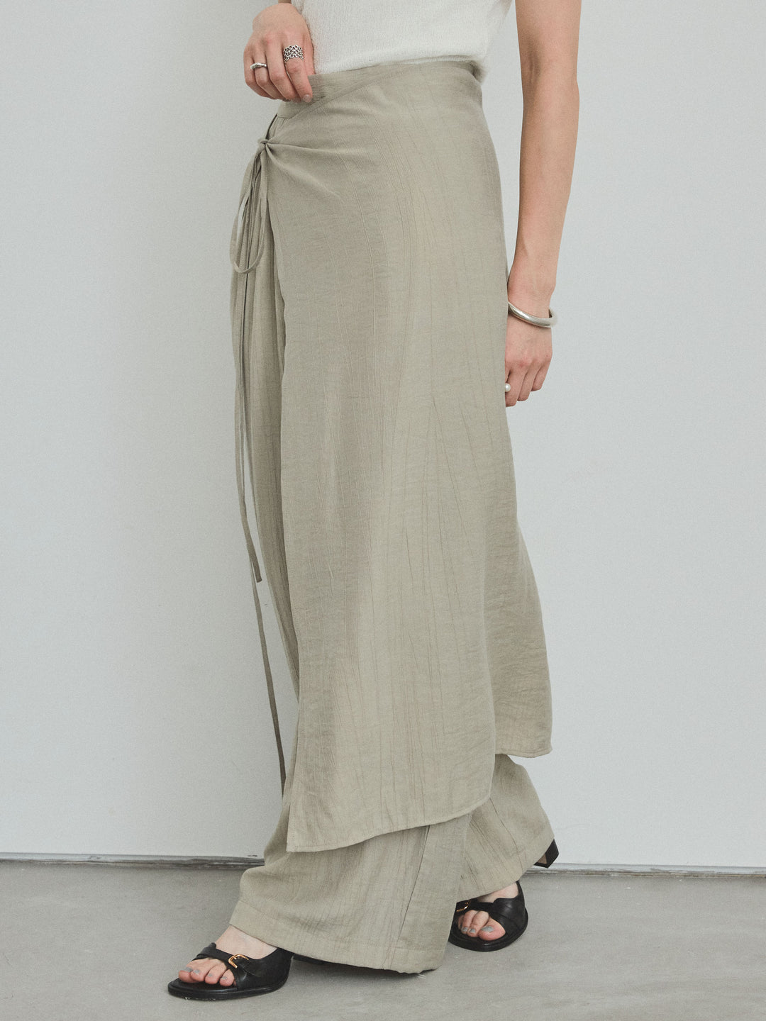 [予約]ワッシャーサテンレイヤードスカートパンツ/カーキベージュ