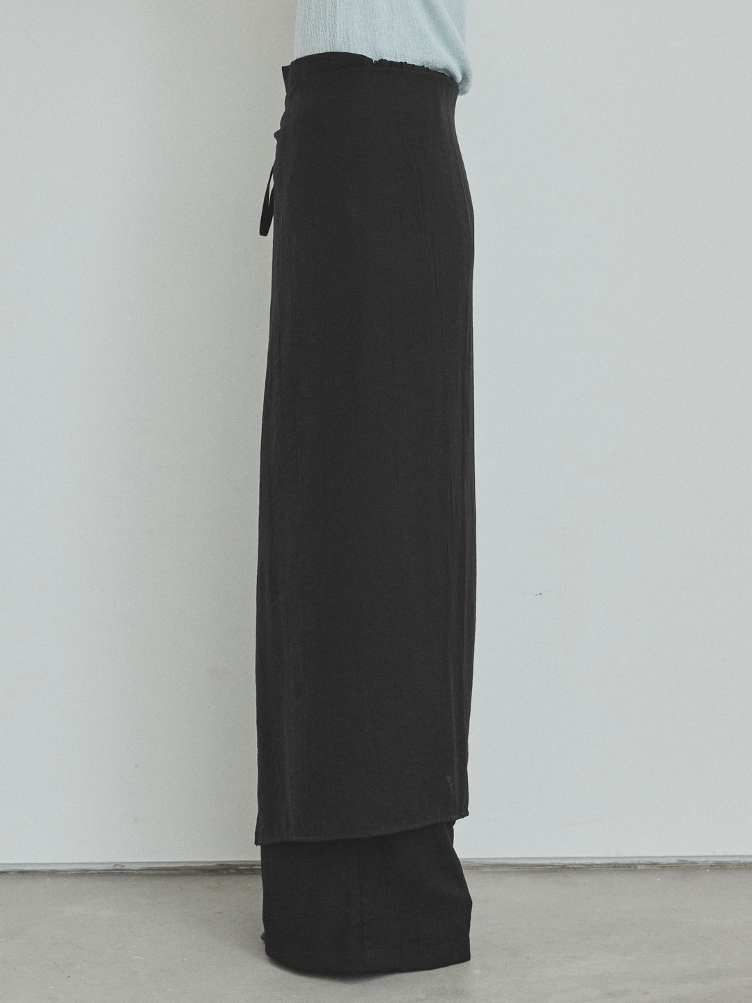 [予約]ワッシャーサテンレイヤードスカートパンツ/ブラック