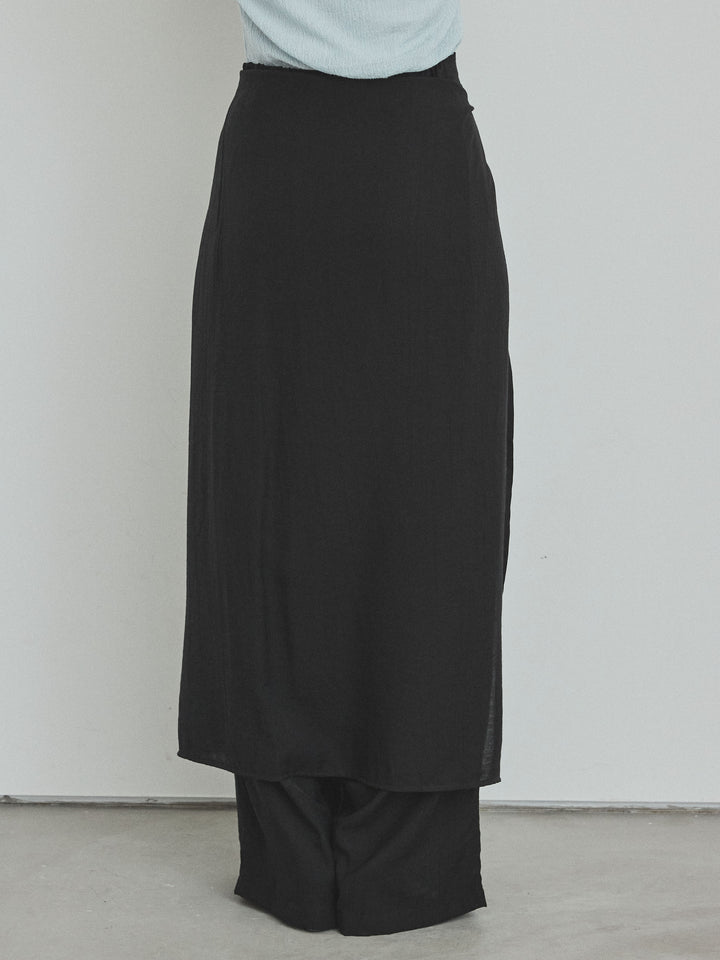 [予約]ワッシャーサテンレイヤードスカートパンツ/ブラック