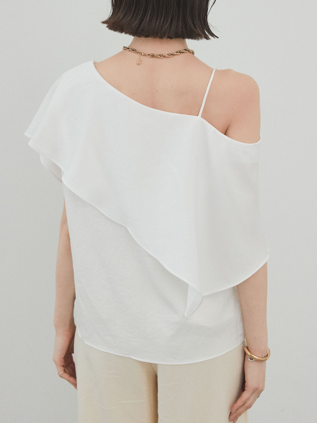 [予約]ワンショルラッフルブラウス/オフ