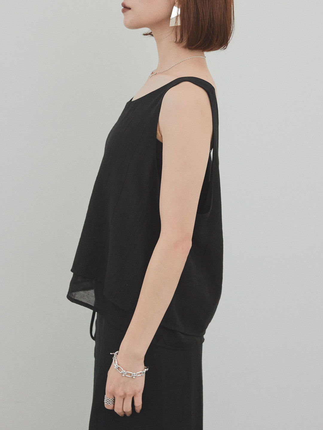 [預購] Washer Satin 薄紗多層背心/黑色