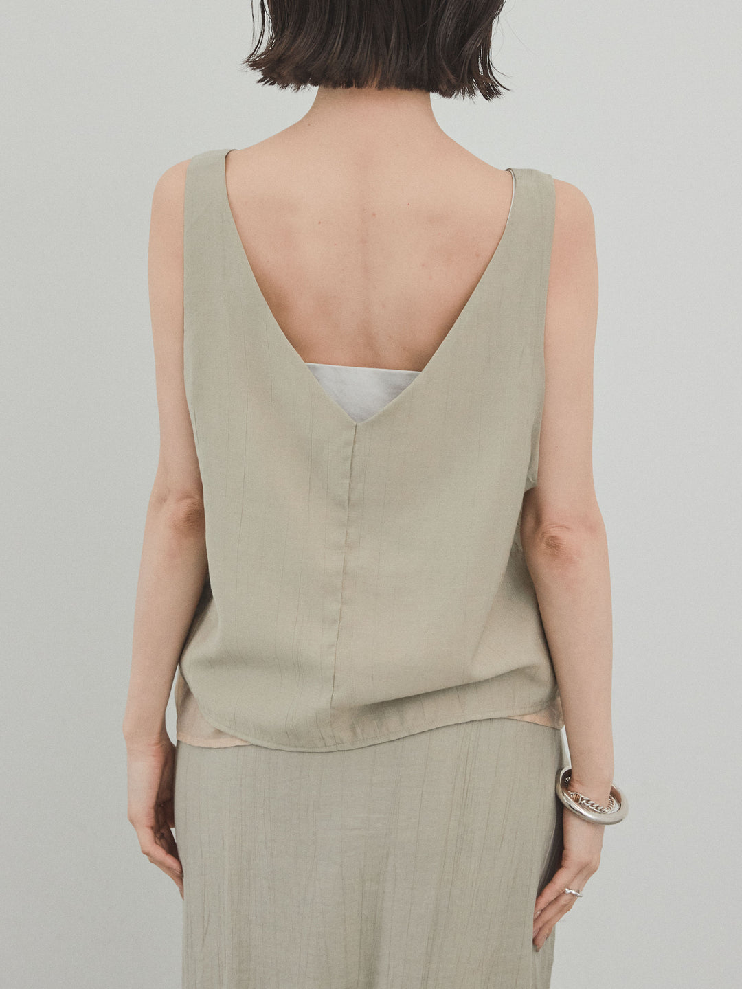 [預購] Washer Satin 薄紗多層背心/卡其米色