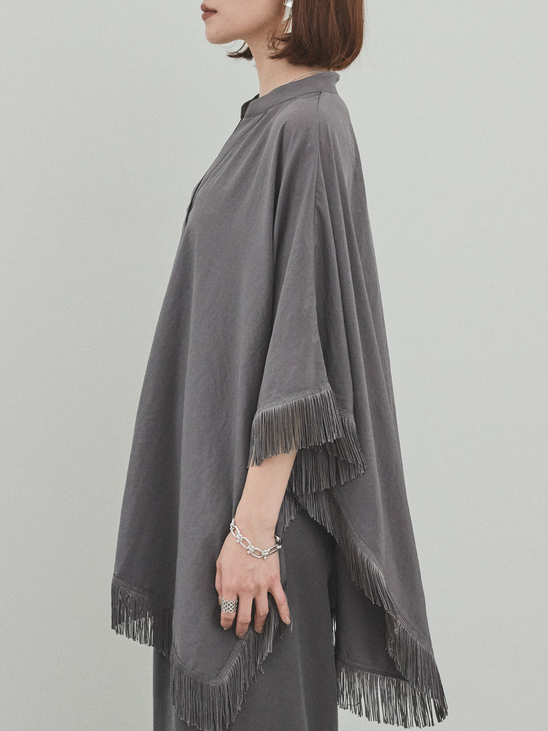 [予約]スクエアフリンジポンチョブラウス/チャコール