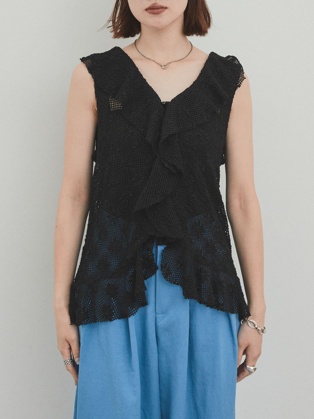 [預購] 紗帶荷葉邊無袖上衣/黑色