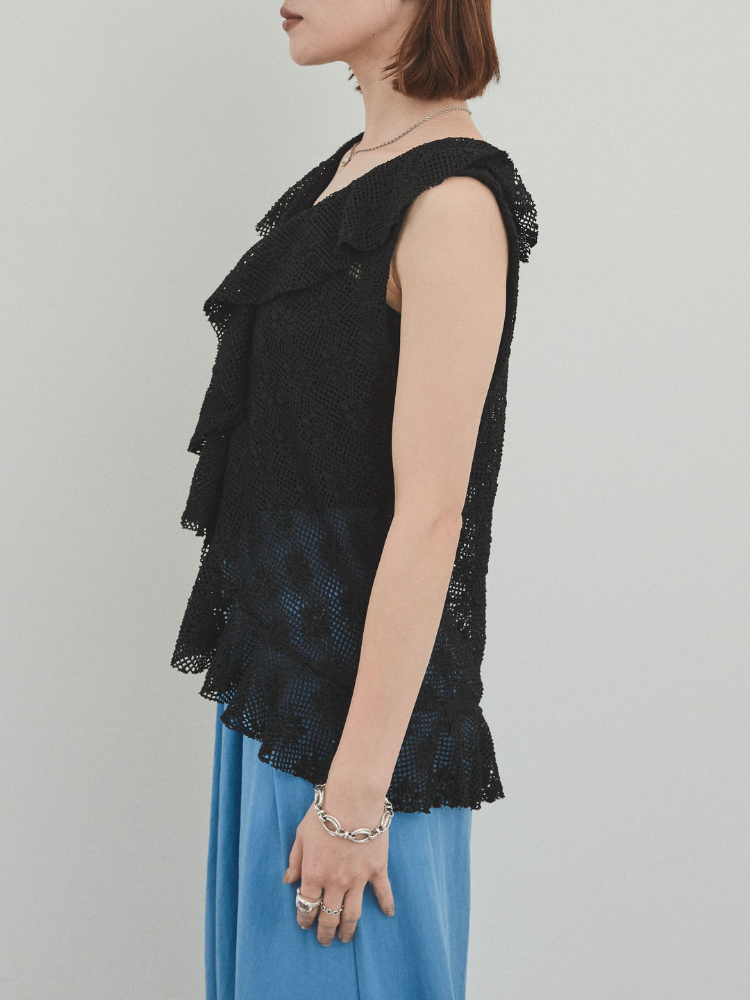 [預購] 紗帶荷葉邊無袖上衣/黑色