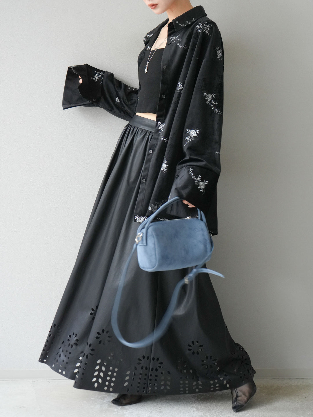 [予約]フラワーパンチングレザースカート/ブラック