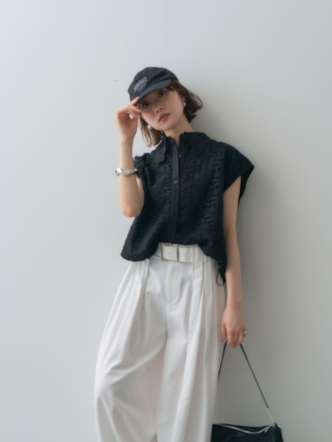 [予約]ドロストレーススリーブレスシャツブラウス/black