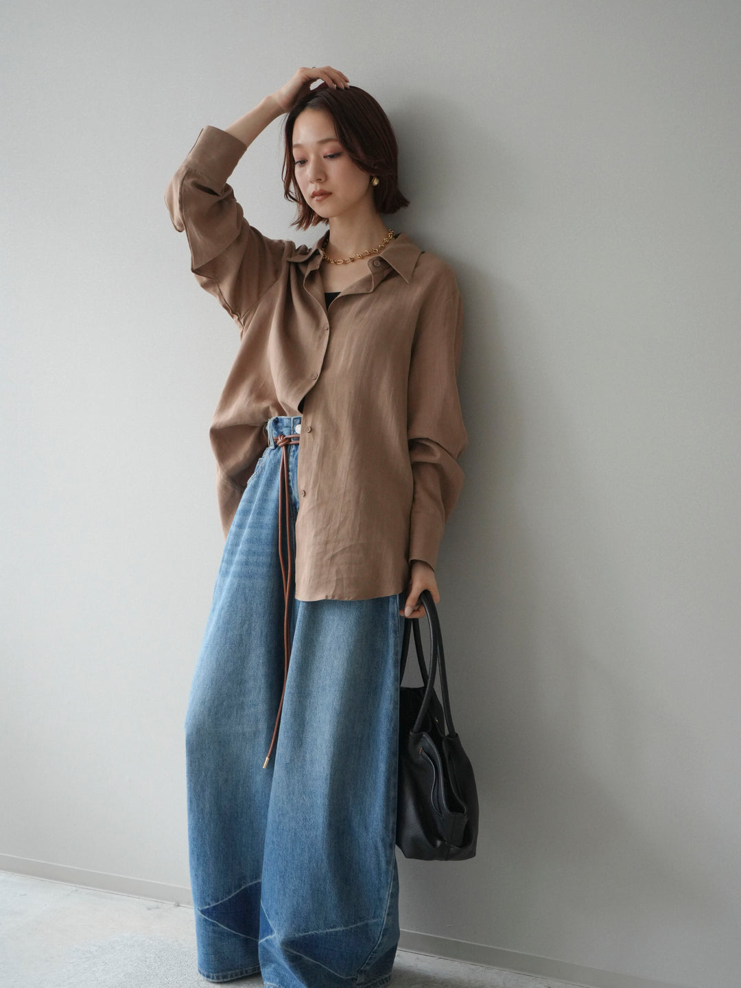 [予約]バックVレースデザインシャツ/beige
