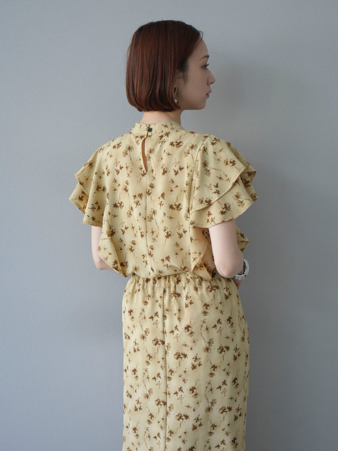 [予約]フラワーモチーフラッフルスリーブブラウス/ベージュ