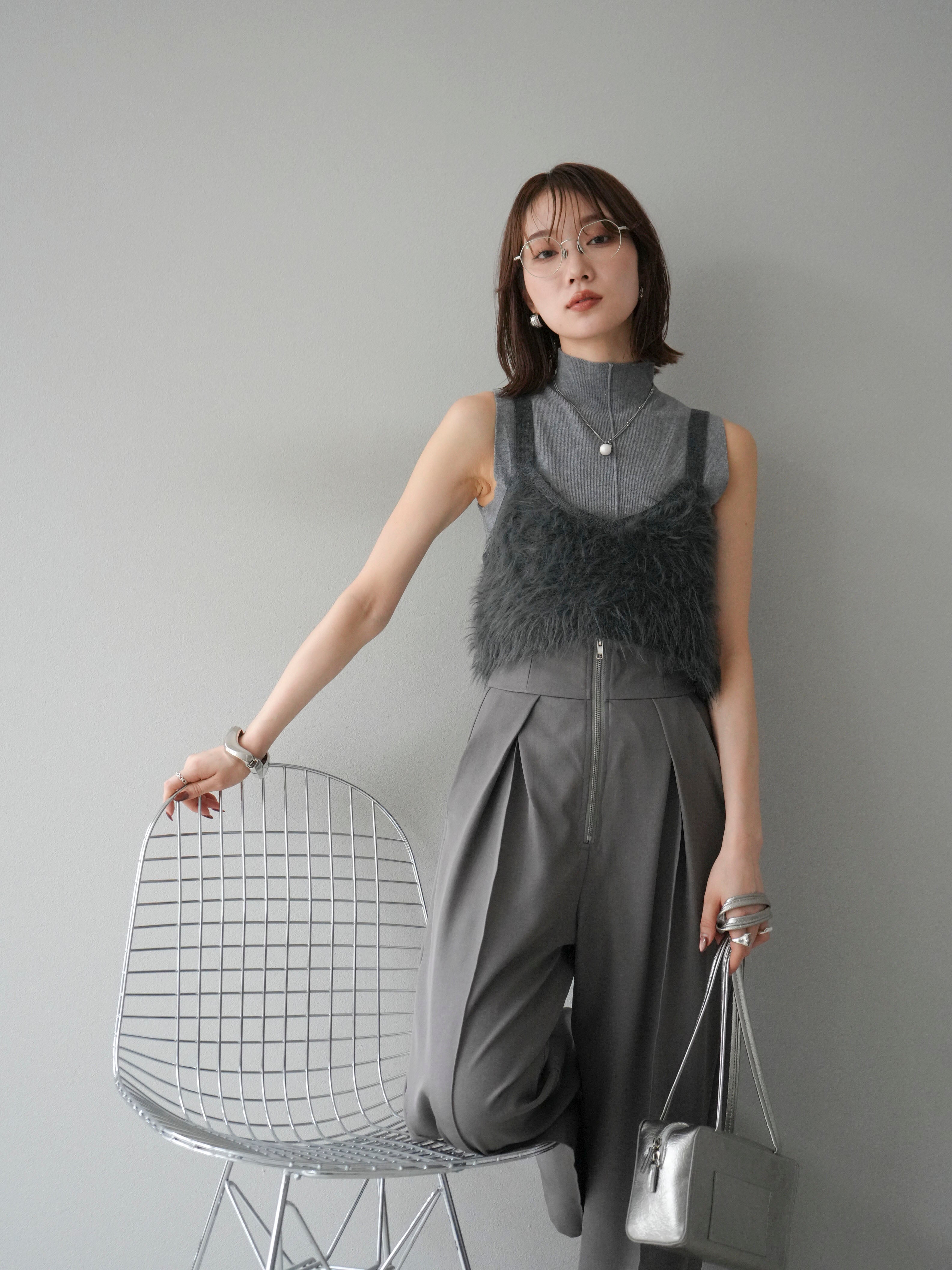 予約]シャギーニットビスチェ/チャコール – Lumier