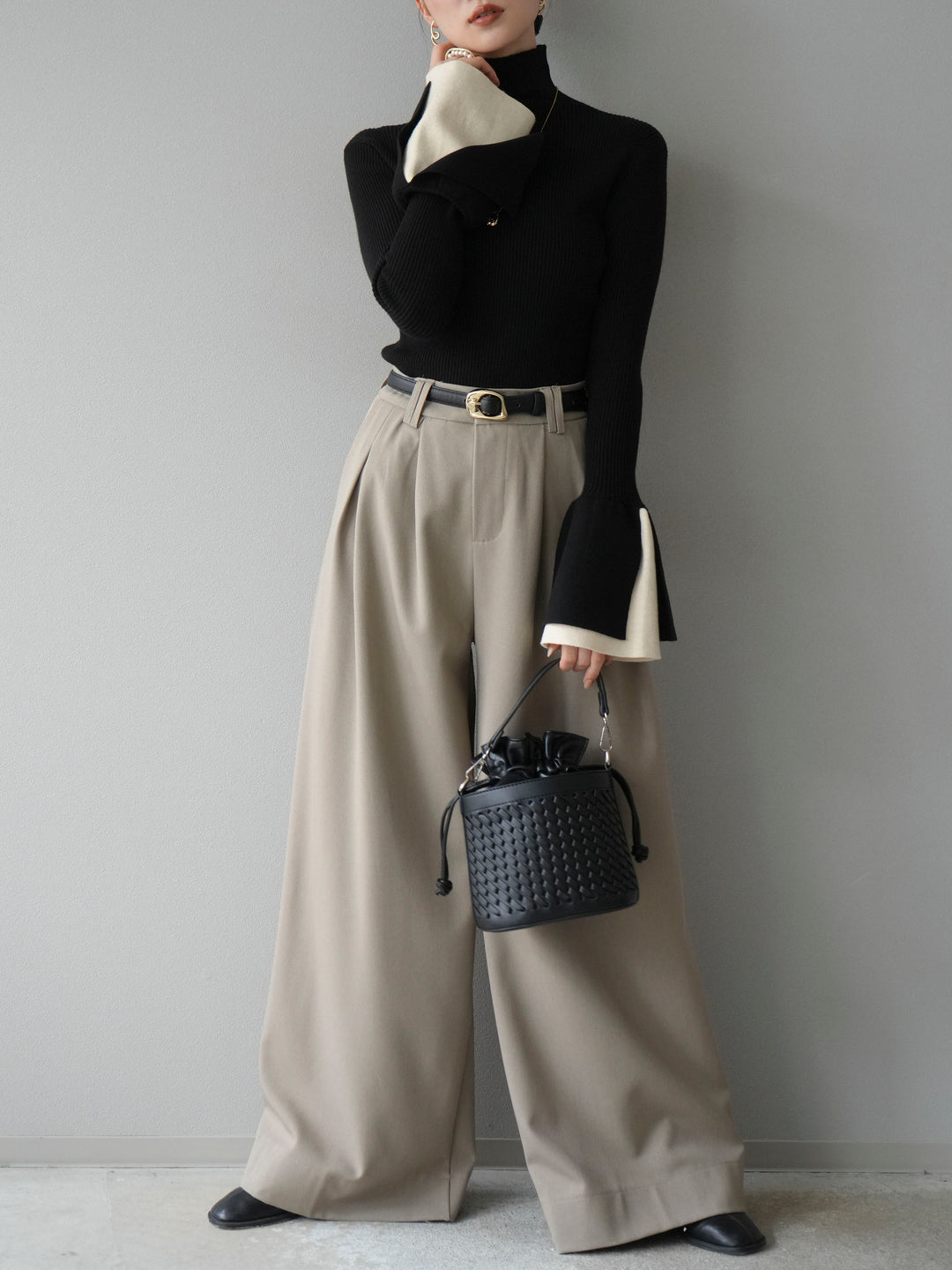 [SET] 疊層喇叭袖高領針織上衣 + 雙褶寬褲 (2 套)