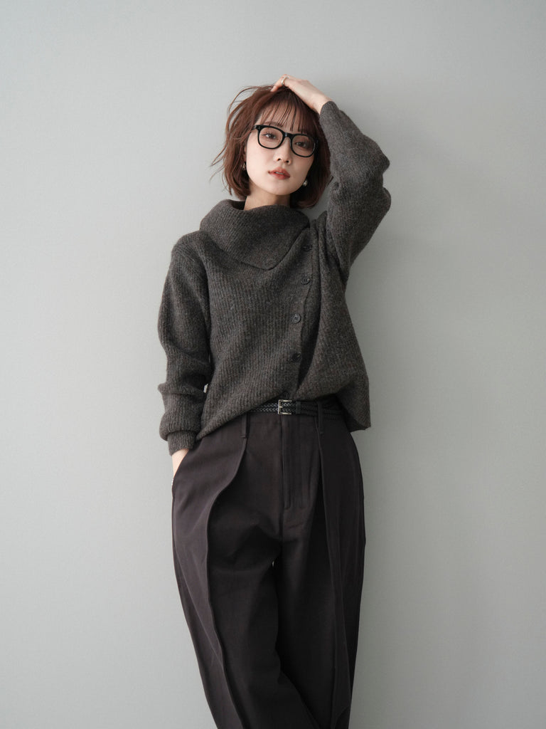 予約]ハイネックデザインボタンニットカーディガン/mocha – Lumier