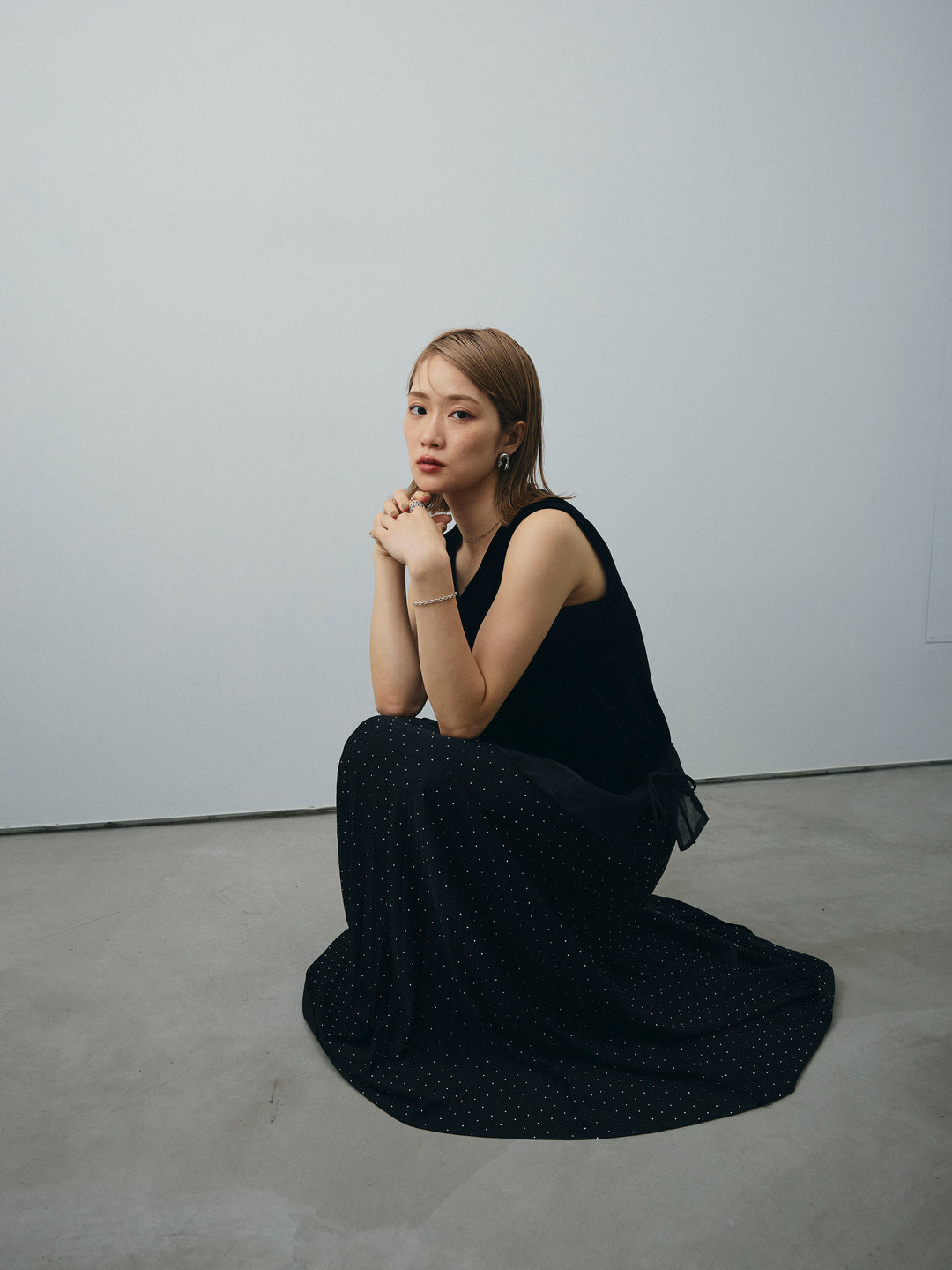 [予約]裾チュールベロアノースリーブプルオーバー/ブラック