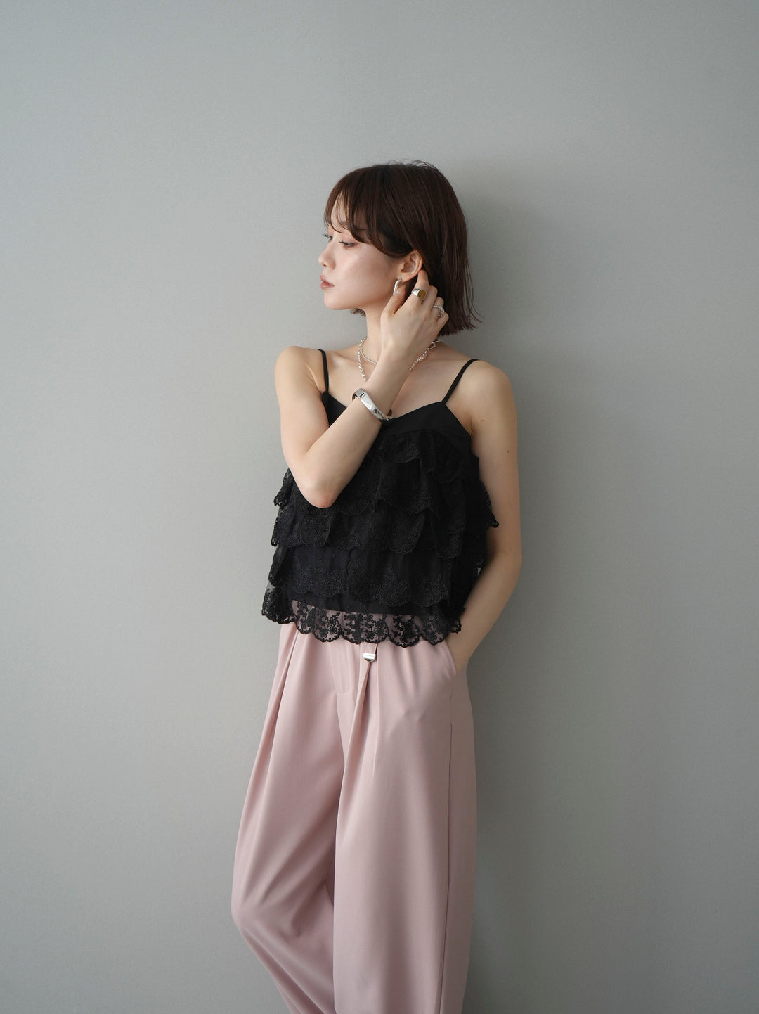 [SET]スカラップレースフリルキャミソール+ベルト付キーホルダーモチーフワイドパンツ(2set)