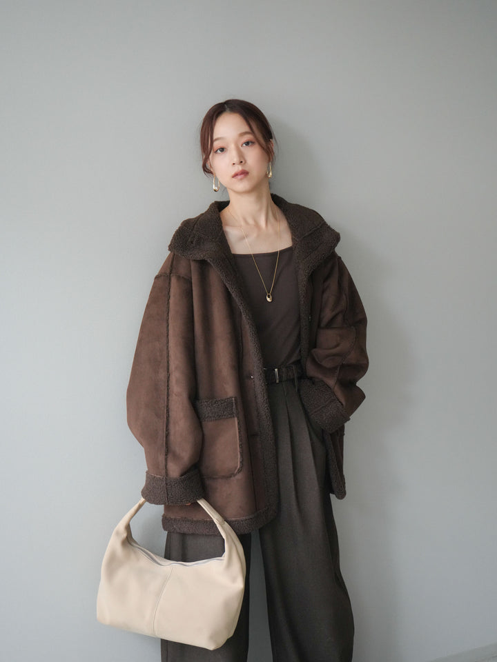 [SET]スタンドネックフェイクムートンミディアムコート+カップ付きバッククロスキャミソール(2set)