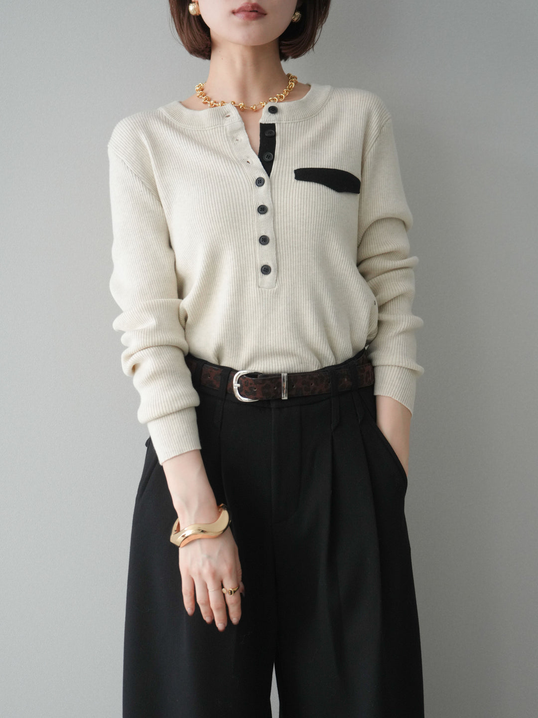 [SET]バイカラーデザインポケット配色ヘンリーネックニットソー+アニマル柄ベルト付きウールタッチワイドパンツ(2set)