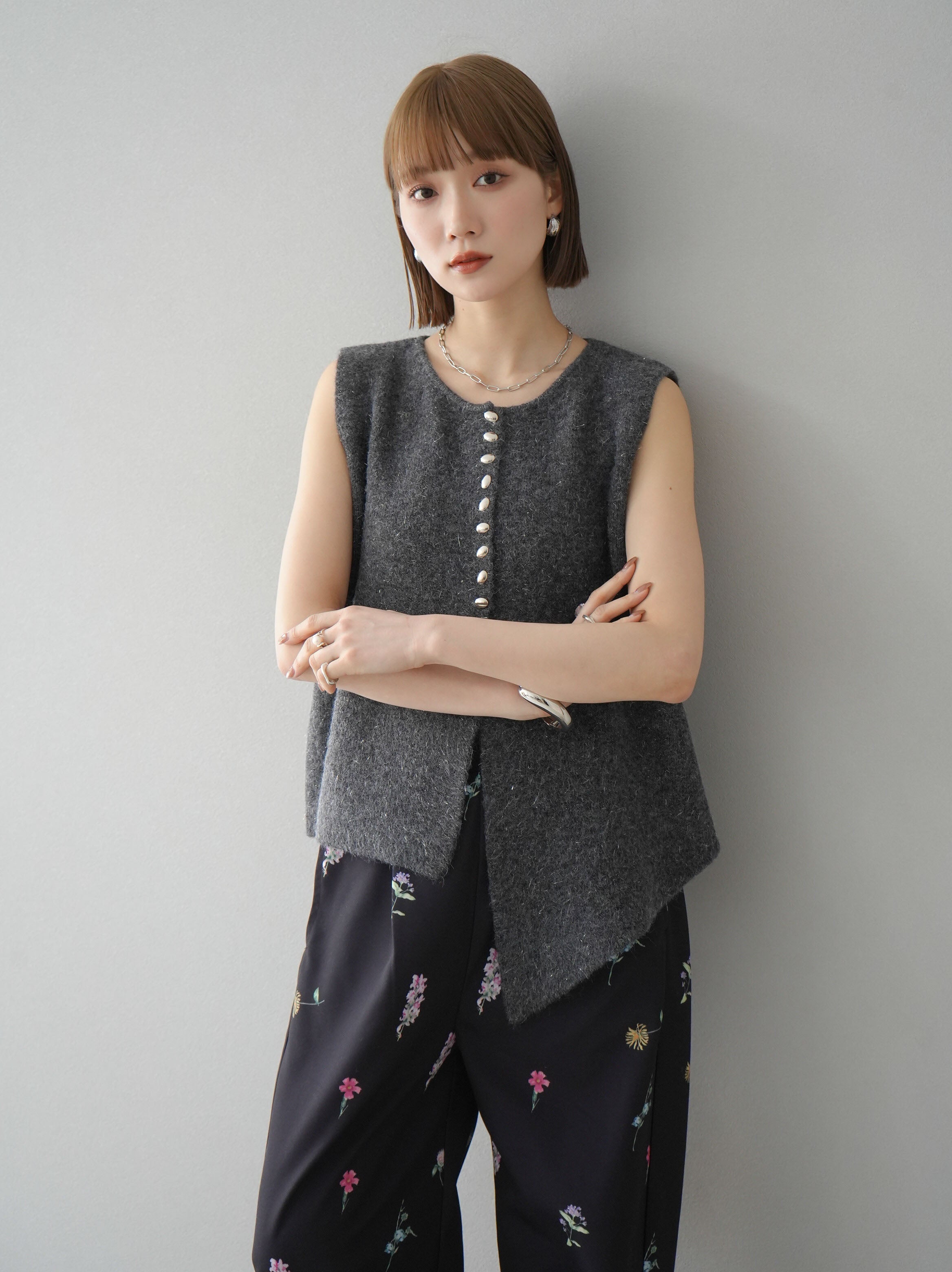 SET]アシンメトリースリットラメニットベスト+フラワーアート