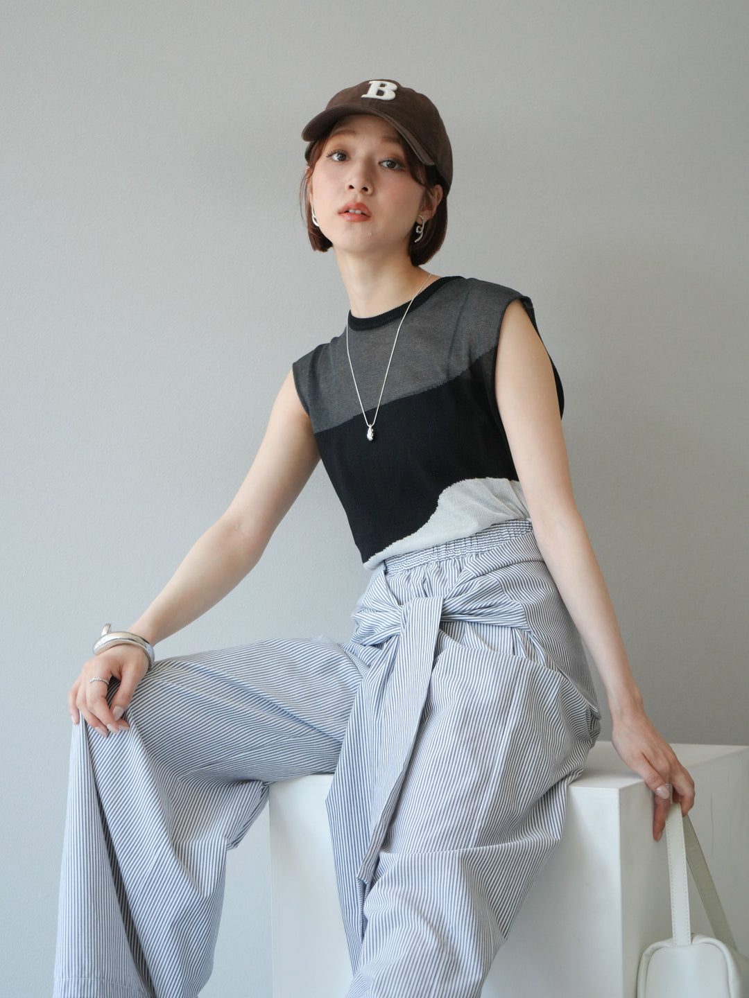 [SET] 雙色透視針織無袖上衣 + 條紋束腰休閒褲 (2set)