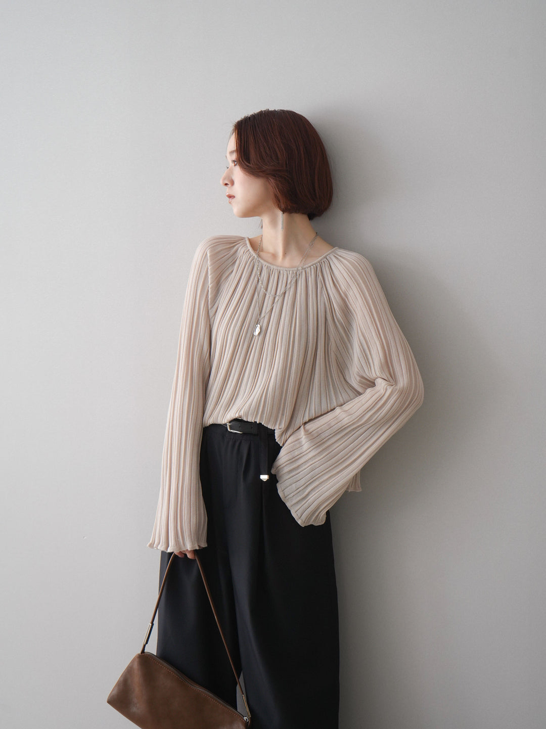 [SET]プリーツシアーフレアスリーブニットトップス+ベルト付キーホルダーモチーフワイドパンツ(2set)