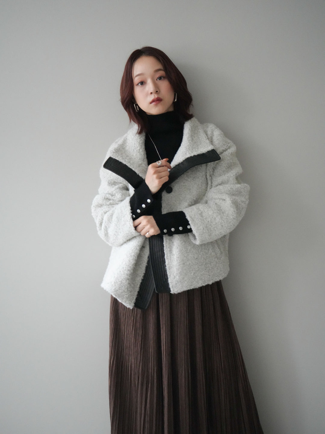 [SET]レザー切替ブークレブルゾン+袖ボタンボトルネックリブニットトップス+裾レーススウェードプリーツマキシスカート(3set)