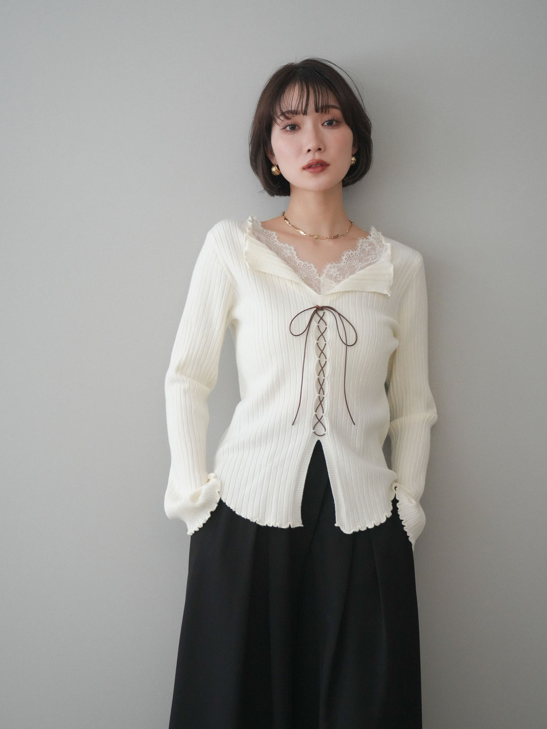 [予約]レースネックレースアップリブニットトップス/ivory