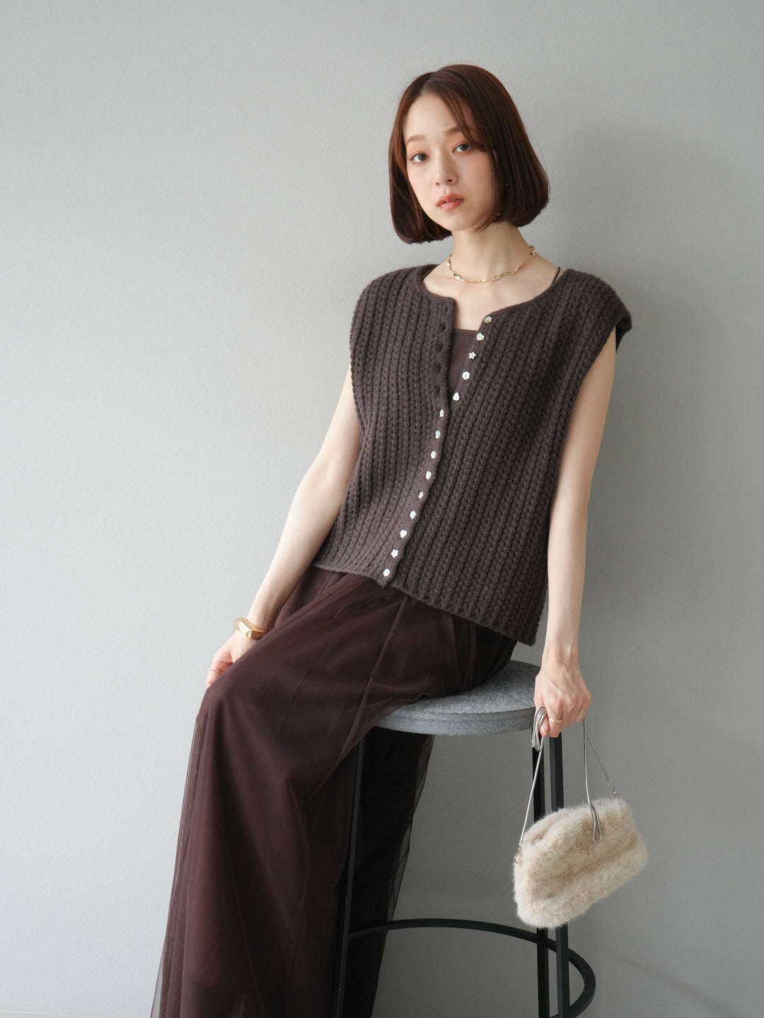 [予約]ランダムボタンニットベスト/ブラウン