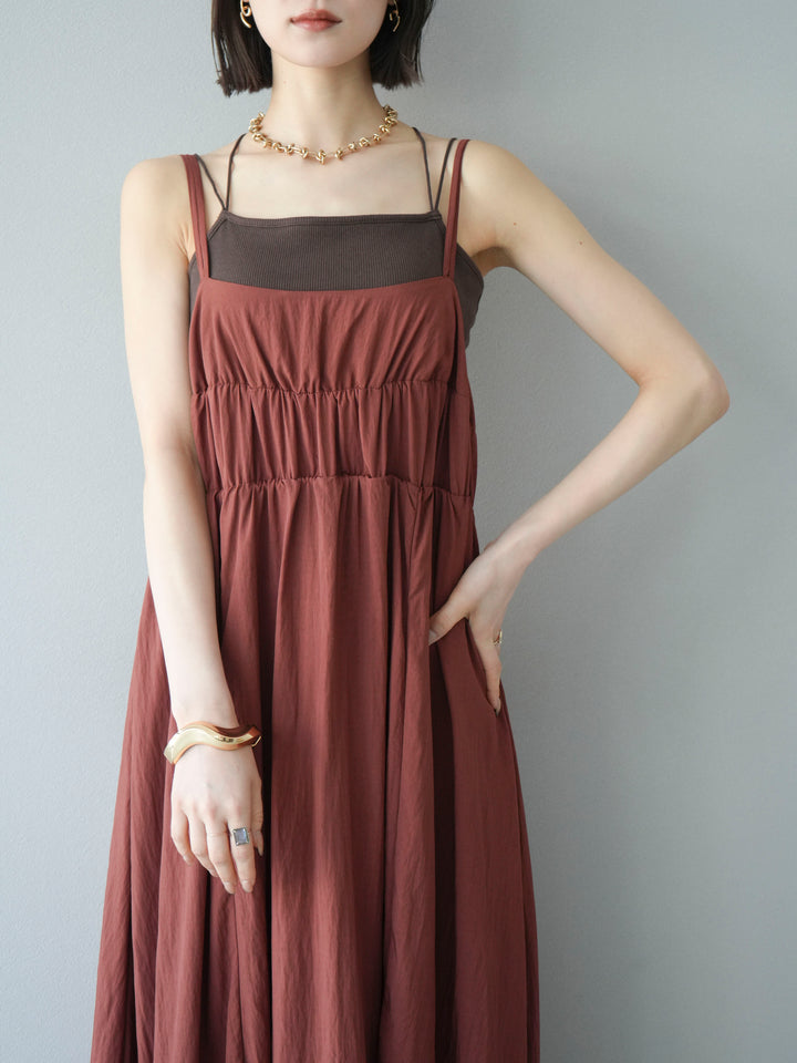 [SET]レーヨンシャーリングキャミワンピース+カップ付きバッククロスキャミソール(2set)