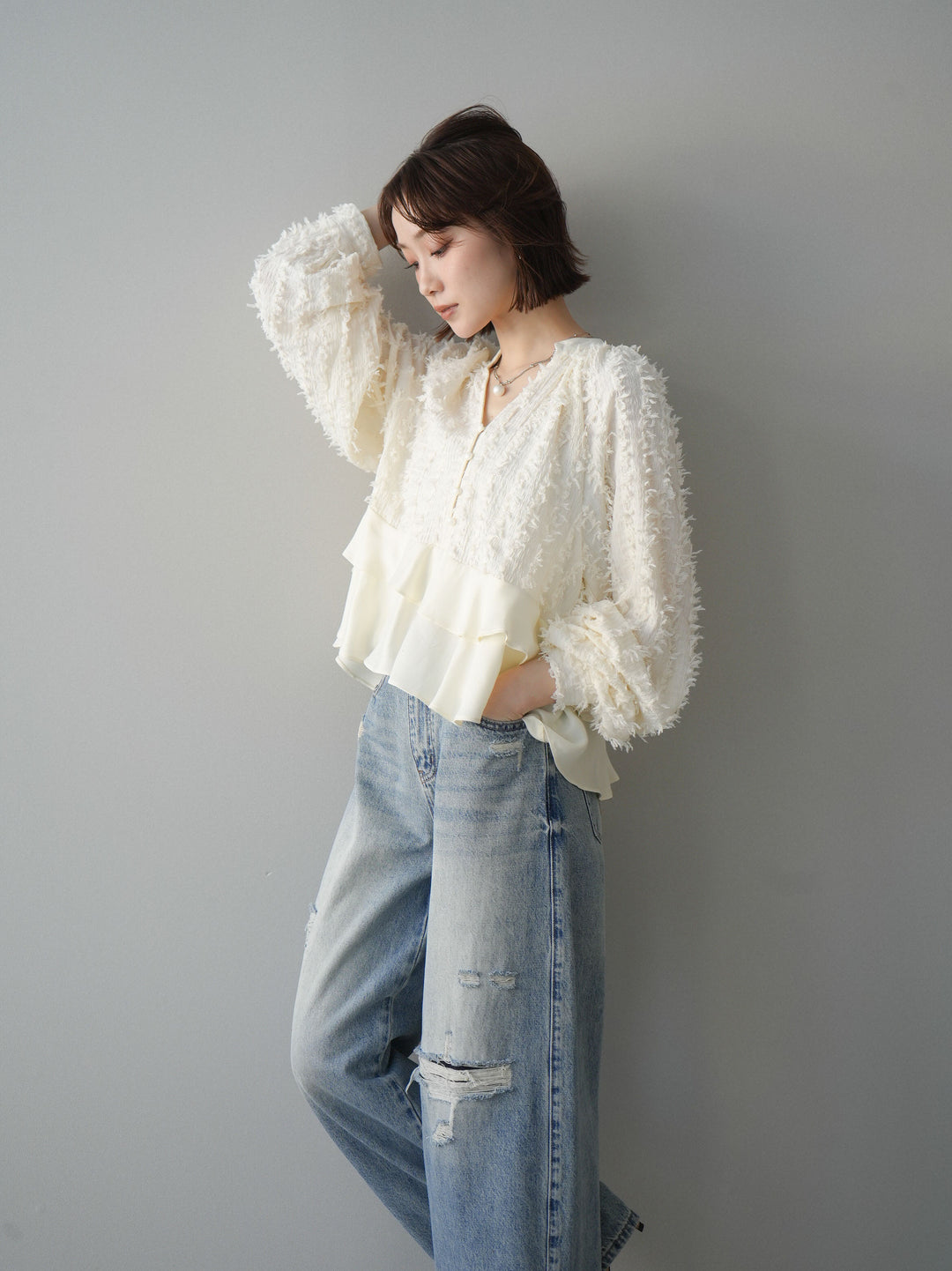 [予約]ジャガードぺプラムフリルブラウス/ivory