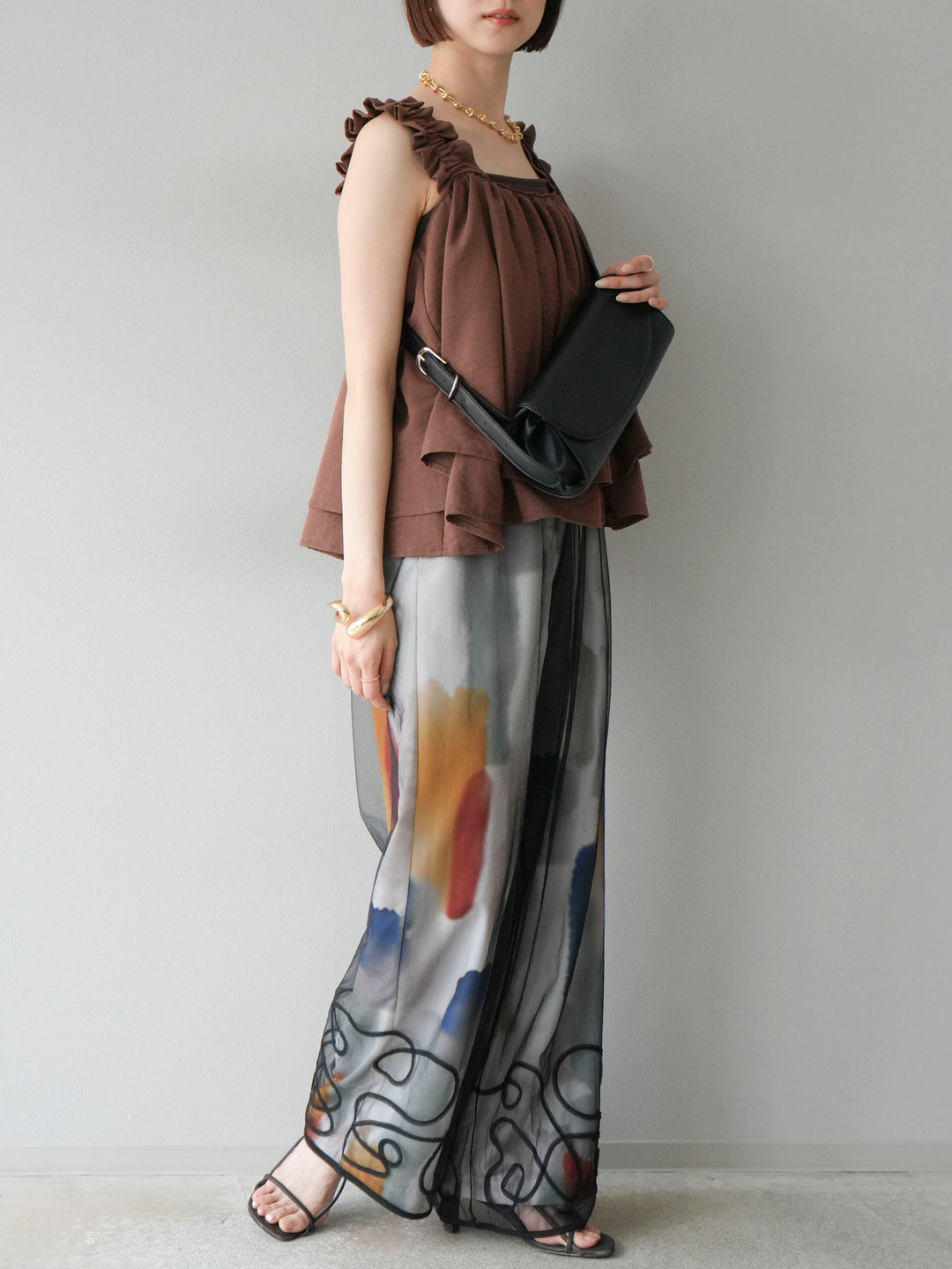 [SET] 縮肩喇叭背心 + 水彩藝術休閒褲 + 繩繡薄紗疊穿褲 (3 件套)
