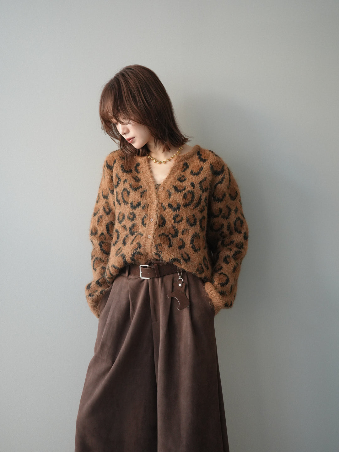 [SET]モヘアタッチレオパード柄ニットカーディガン+モチーフベルト付スエードタックワイドパンツ(2set)