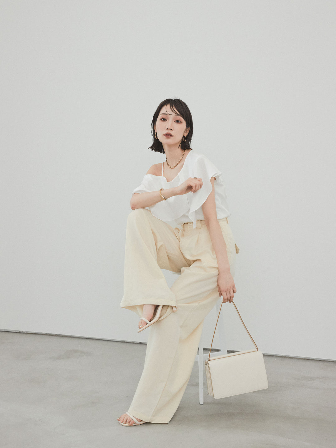 [SET]ワンショルラッフルブラウス+リネンタッチタックワイドパンツ (2set)