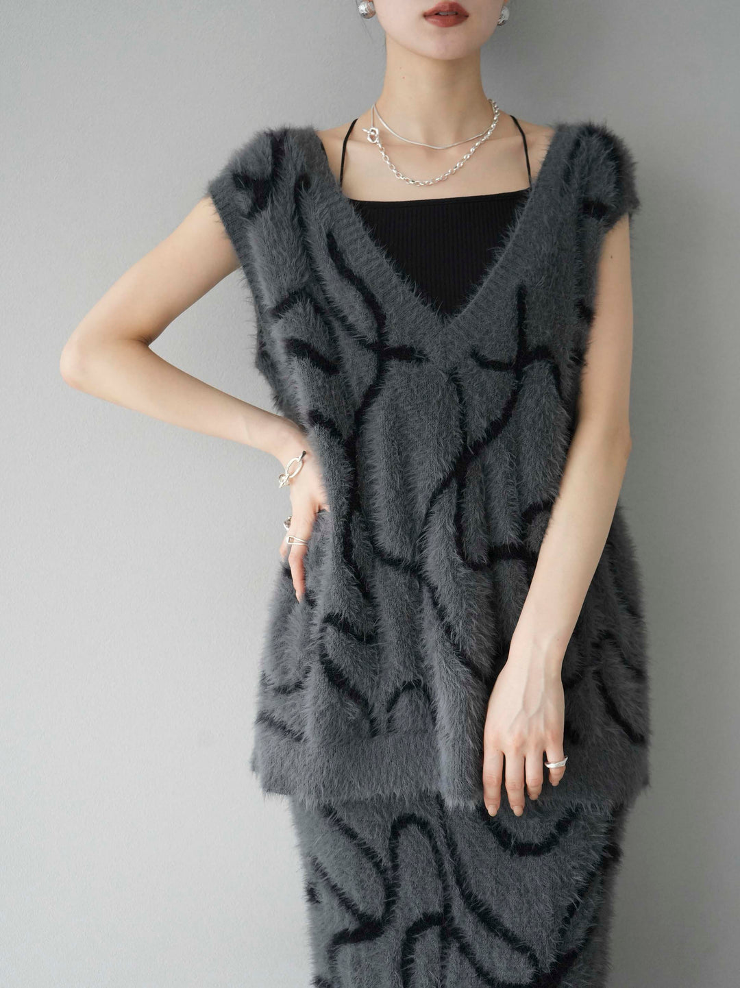 [SET] 線狀毛絨針織背心 + 線狀毛絨針織裙 (2套)