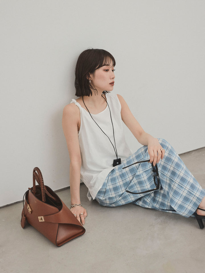 [予約]レザーネックレス付ツイストノースリブラウス/アイボリー