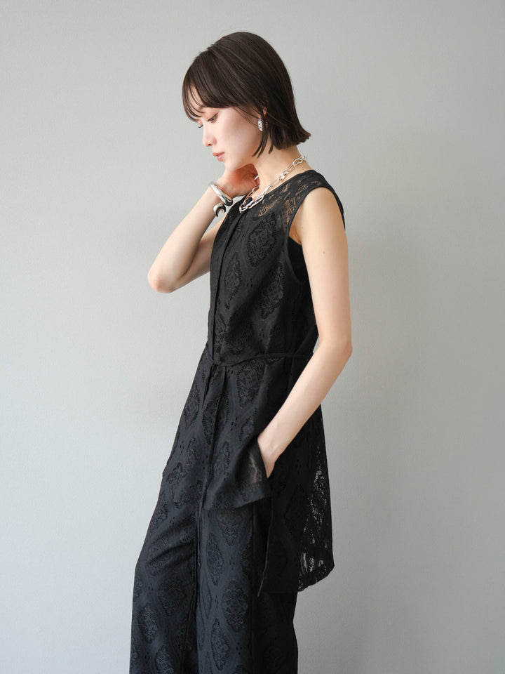 [SET] 緞面滾邊蕾絲無袖上衣 + 蕾絲疊穿休閒褲 (2件套)