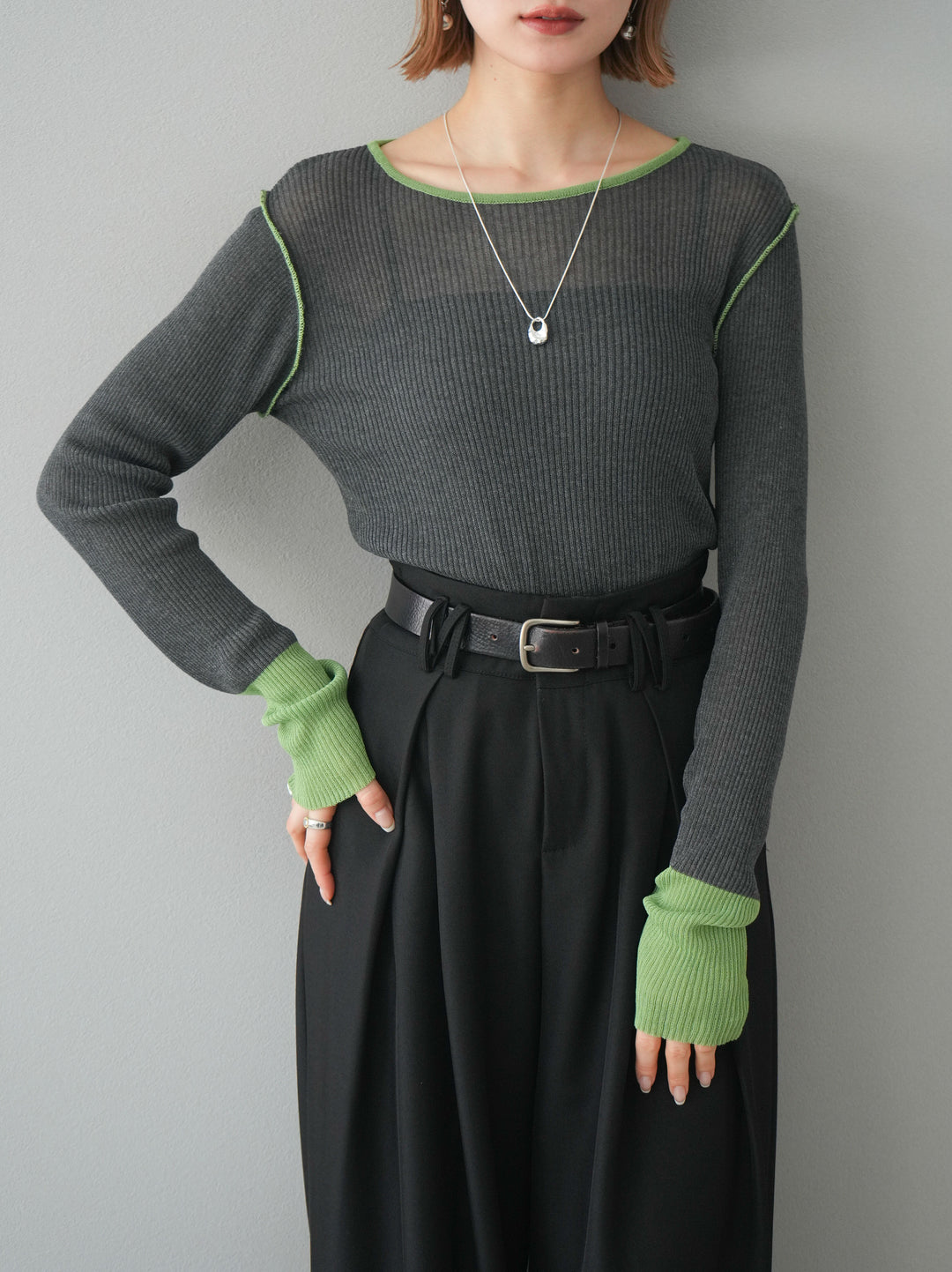 【預購】色彩協調的透明亞麻針織上衣/炭綠色