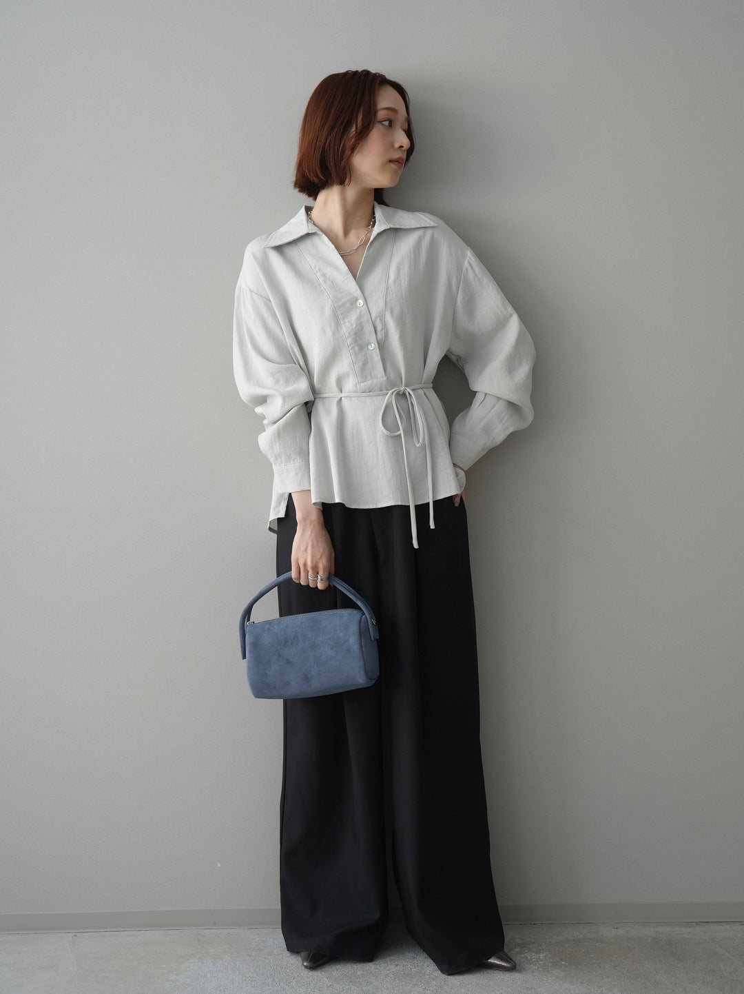 [SET]Vネック変形ラインシャツ+ベルト付キーホルダーモチーフワイドパンツ(2set)