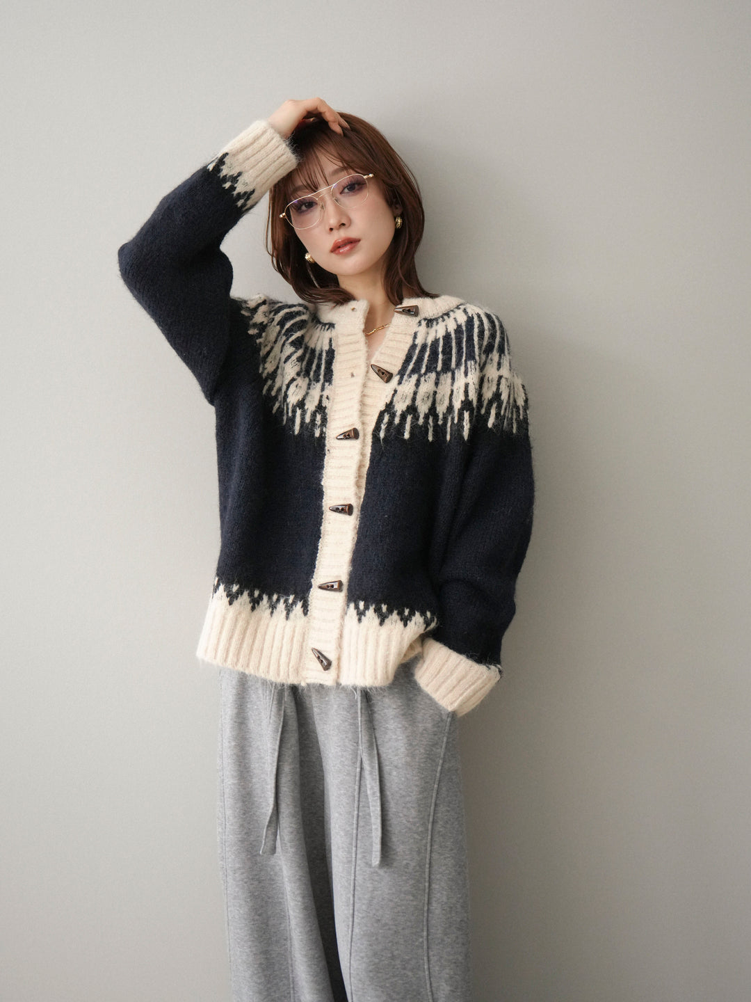 [SET]トグルボタン求心柄ニットカーディガン+ウエストベルトカーブラインスエットパンツ(2set)
