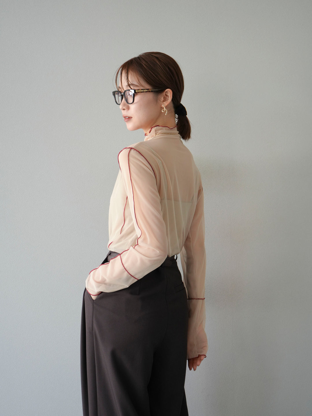 [予約]シアーパイピングカットソー/グレージュ×レッド