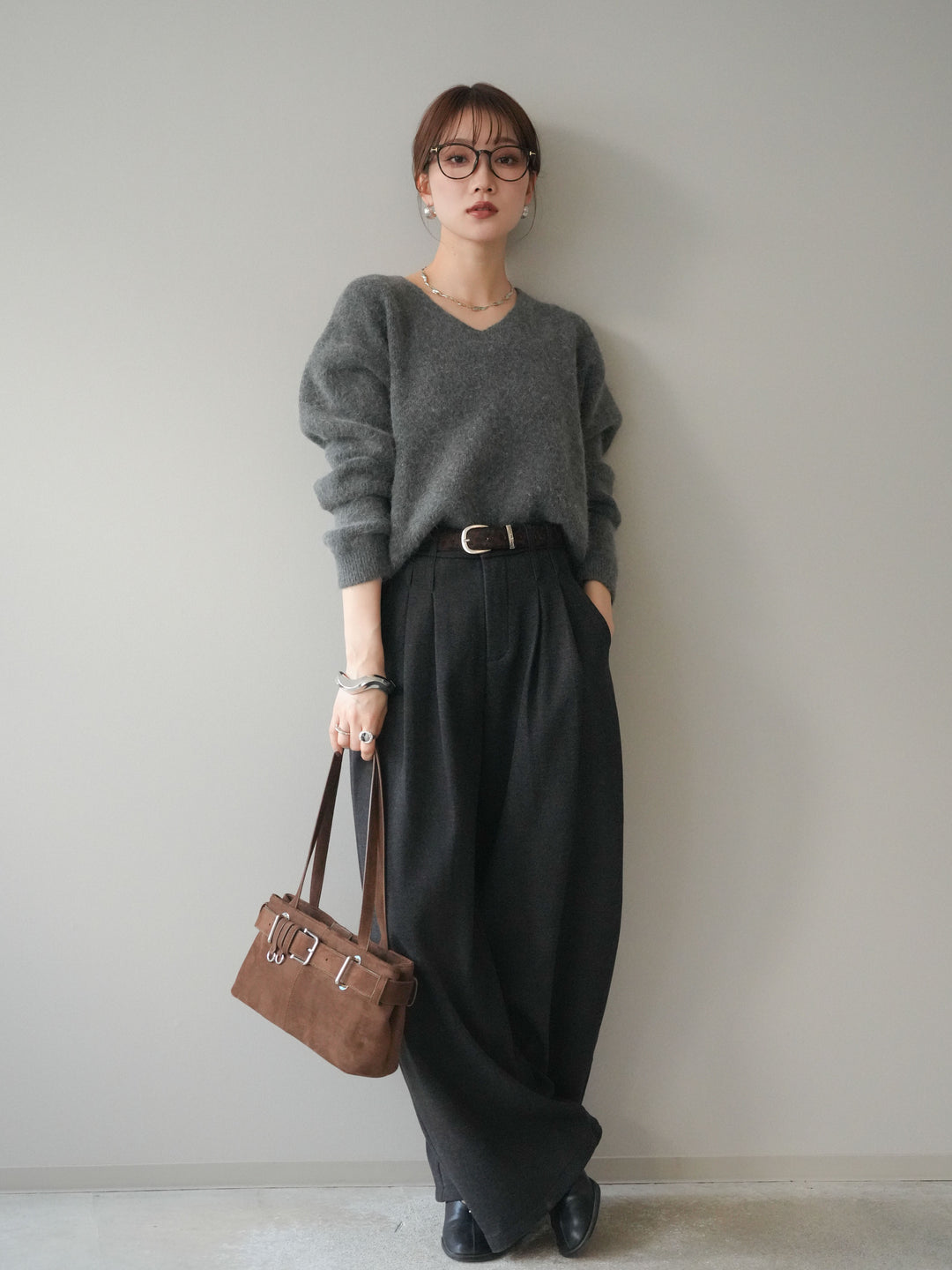 [SET]シュシュ付きアンゴラタッチVネックニットプルオーバー+アニマル柄ベルト付きウールタッチワイドパンツ(2set)