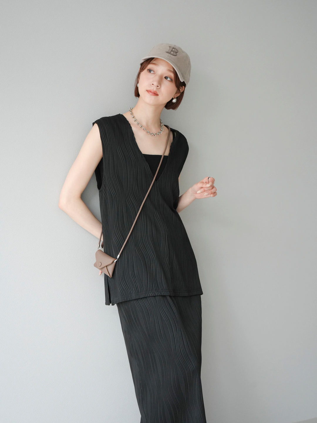 [SET]ウェーブパイピングVネックベスト+カップ付テレコリブベアキャミソール(2set)