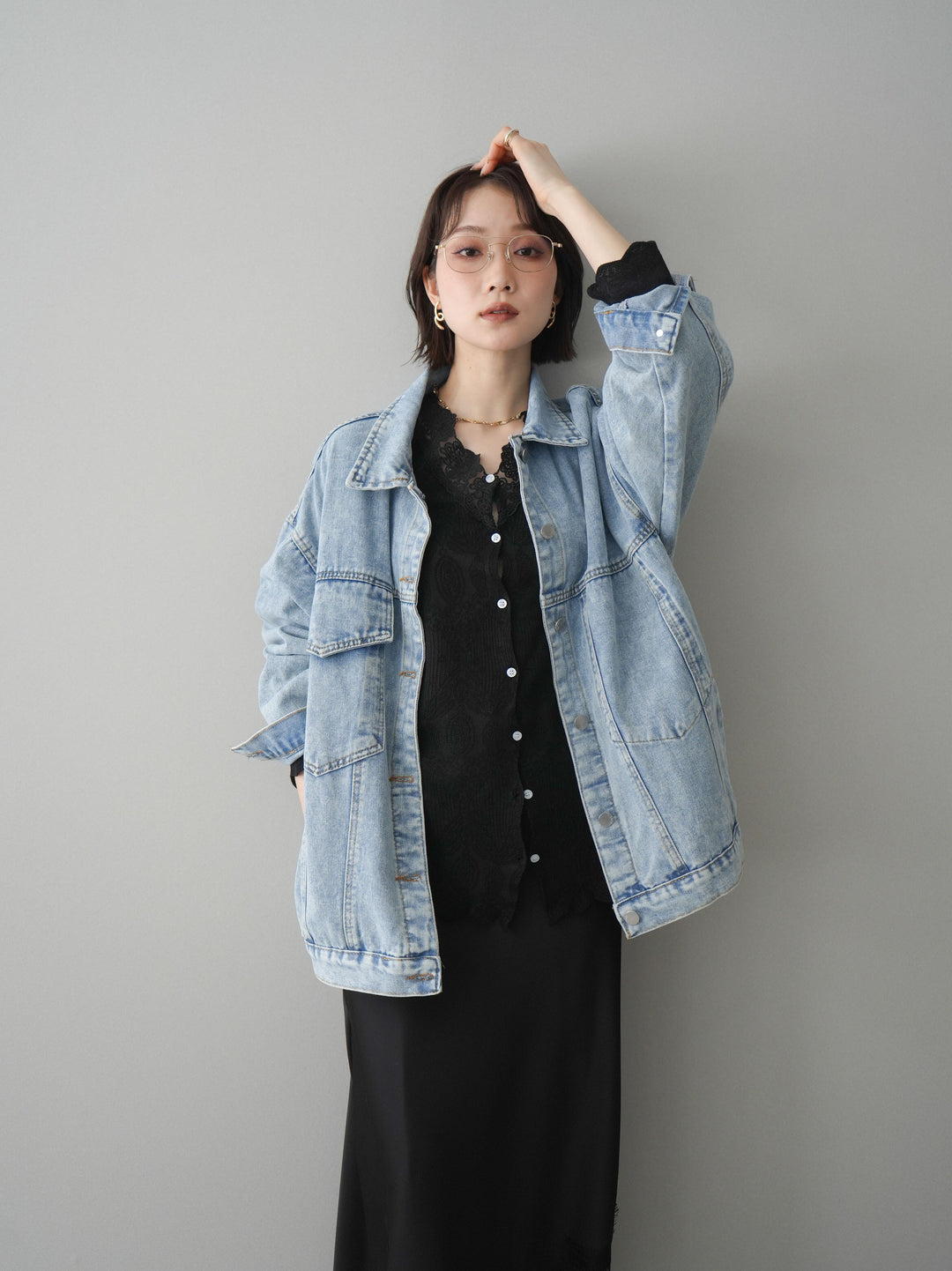 [SET]デザインBIGポケットオーバーデニムジャケット+レースネックジャガードニットカーディガン+サテンライクアシメレーススカート+センターシームフレアパンツ(4set))