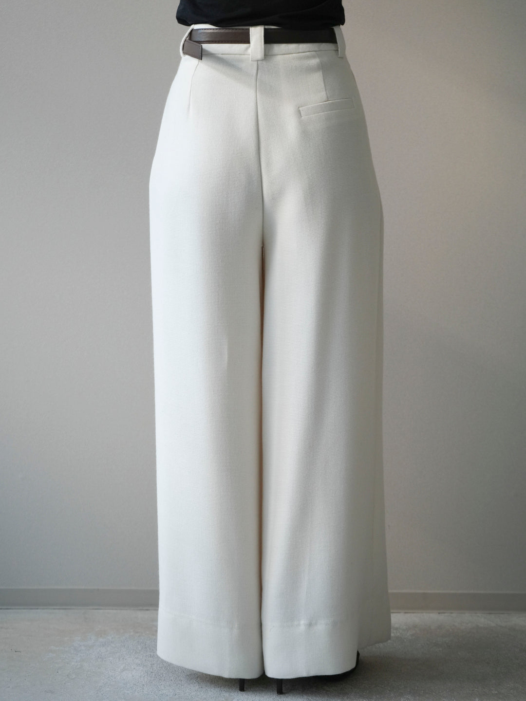 [予約]ウールタッチベルト付ワイドパンツ/offwhite