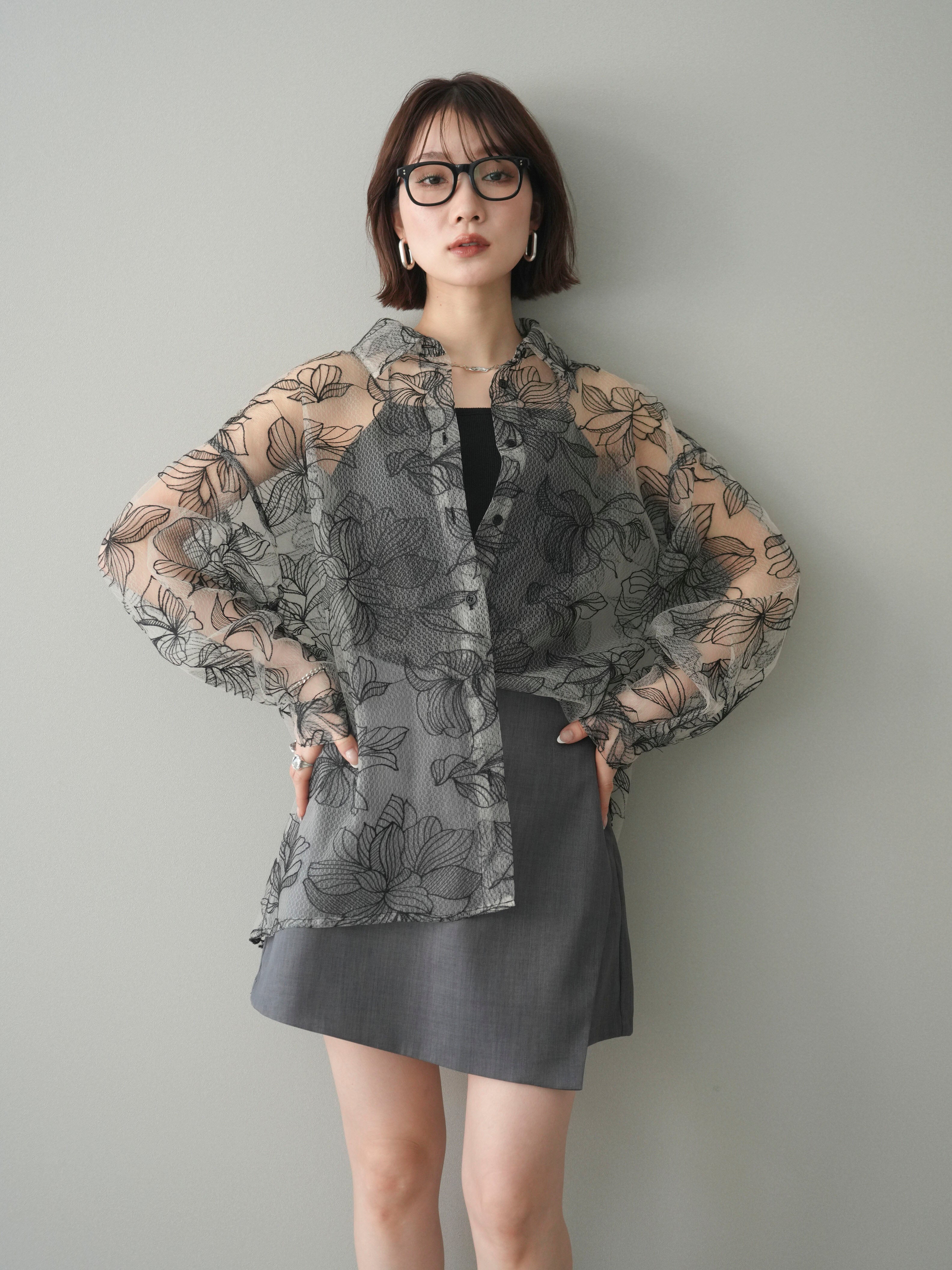 予約]チュールフラワー刺繍オーバーシャツ/black – Lumier