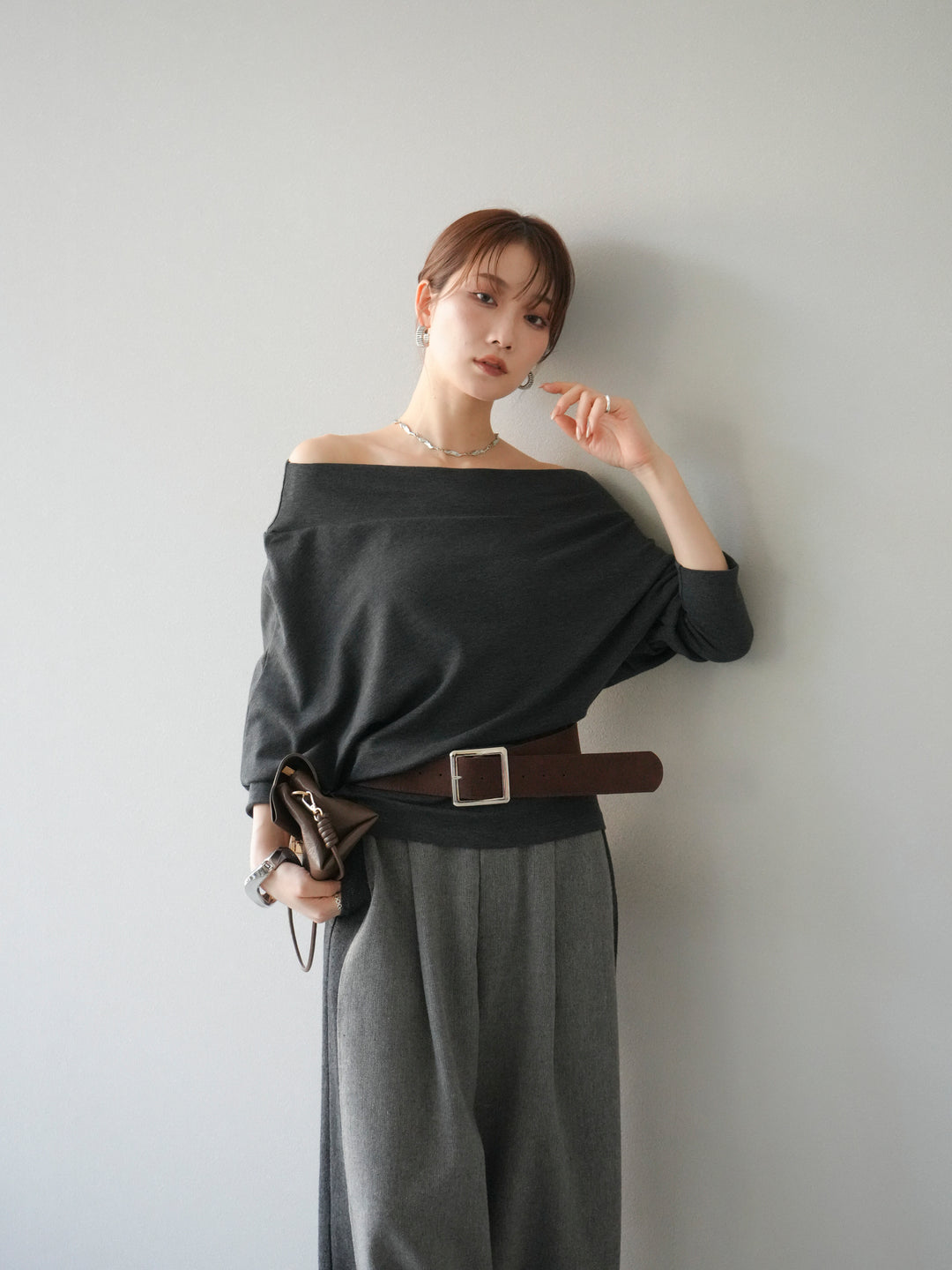 [予約]ベルト付オフショルカットソー/チャコール