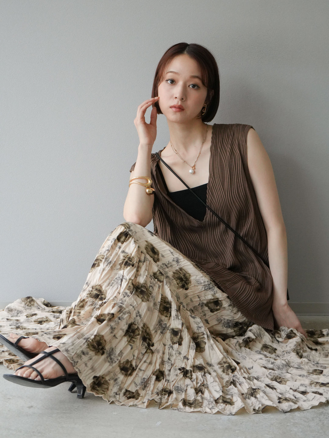 [SET]ウェーブパイピングVネックベスト+フラワーワッシャーロングスカート(2set)