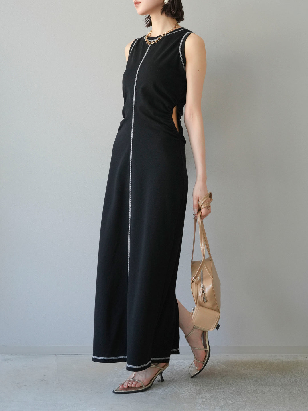 [予約]ウエストオープンステッチカットワンピース/ブラック