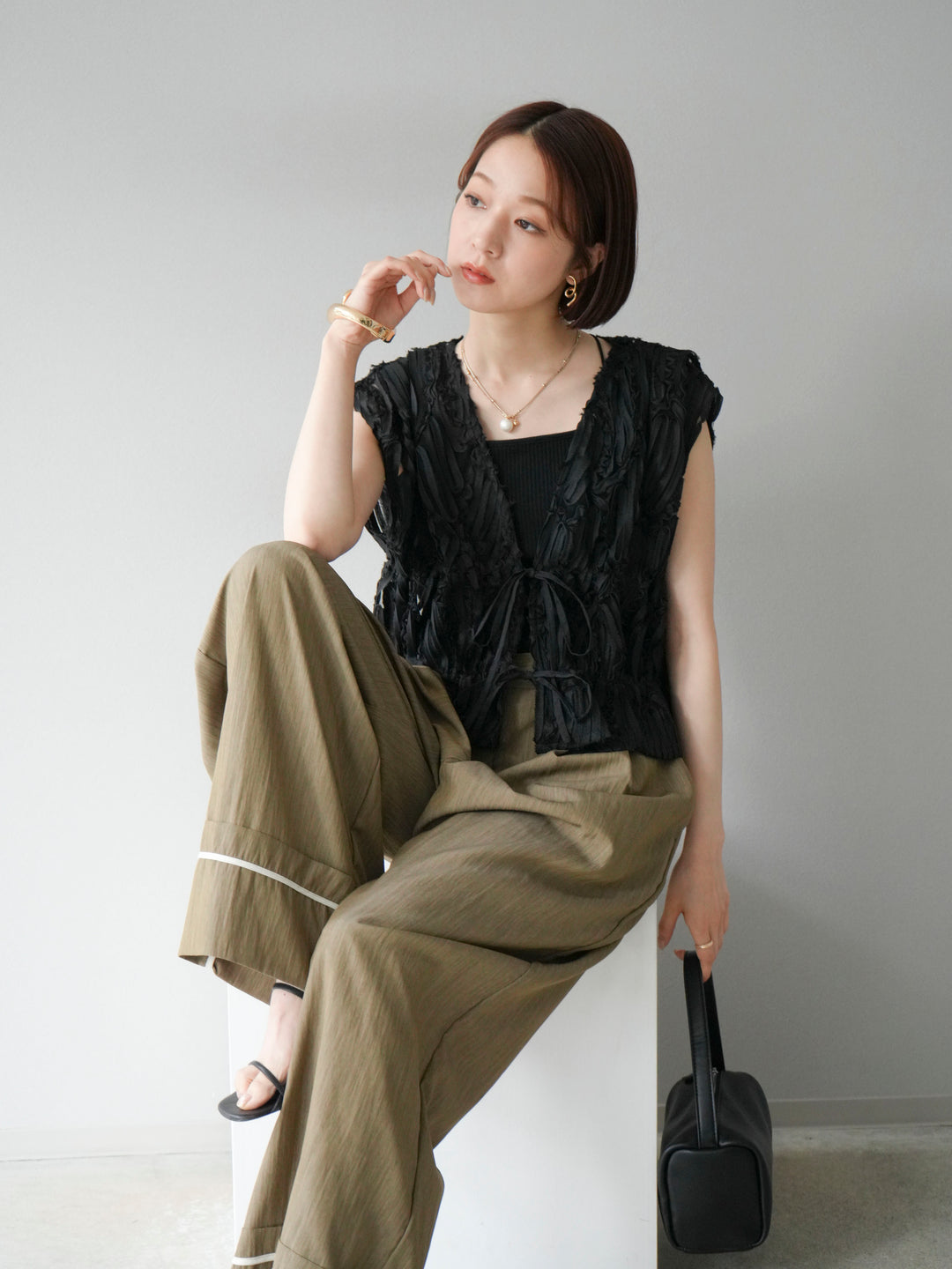 [SET] 提花蕾絲蝴蝶結上衣+麻質下擺迴力寬褲（2件套）