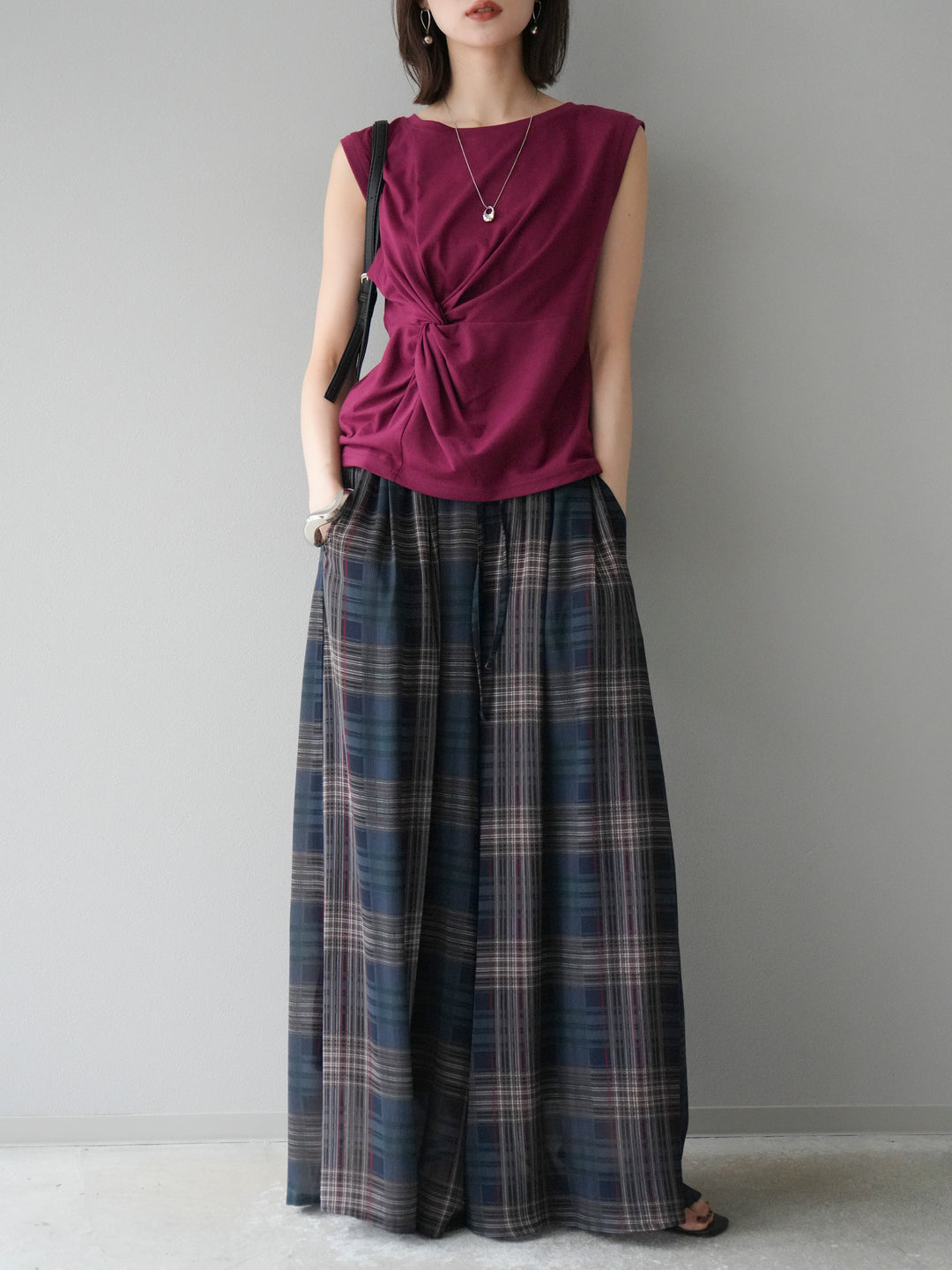 [予約]フロントツイストノースリーカットソー/ボルドー