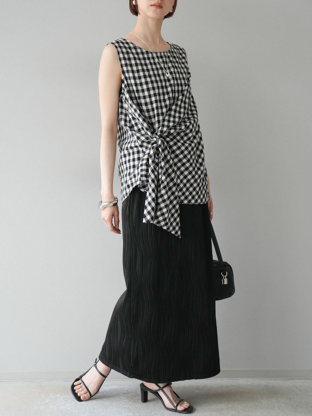 [SET] 前裹式無袖上衣+波浪滾邊緊身裙（2套）