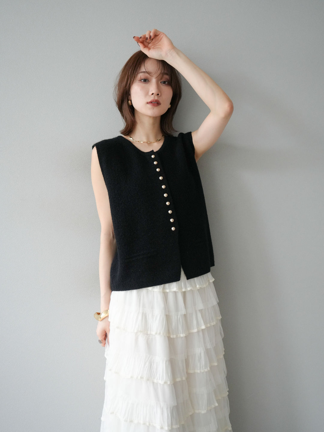 [予約]ゴールドボタンコンパクトニットベスト/ブラック